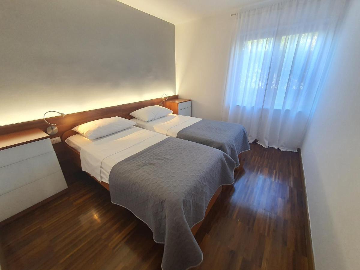 Apartments Villa Oliva Turanj Exterior foto