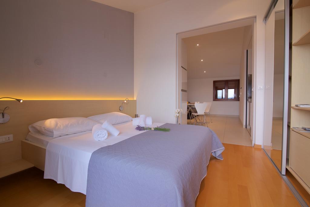 Apartments Villa Oliva Turanj Exterior foto